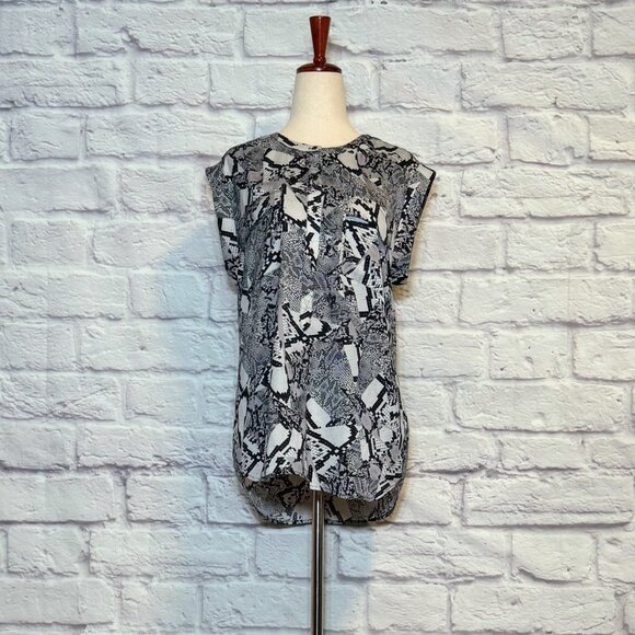 Trouve Black & Gray Abstract Print Blouse - Picture 1 of 9